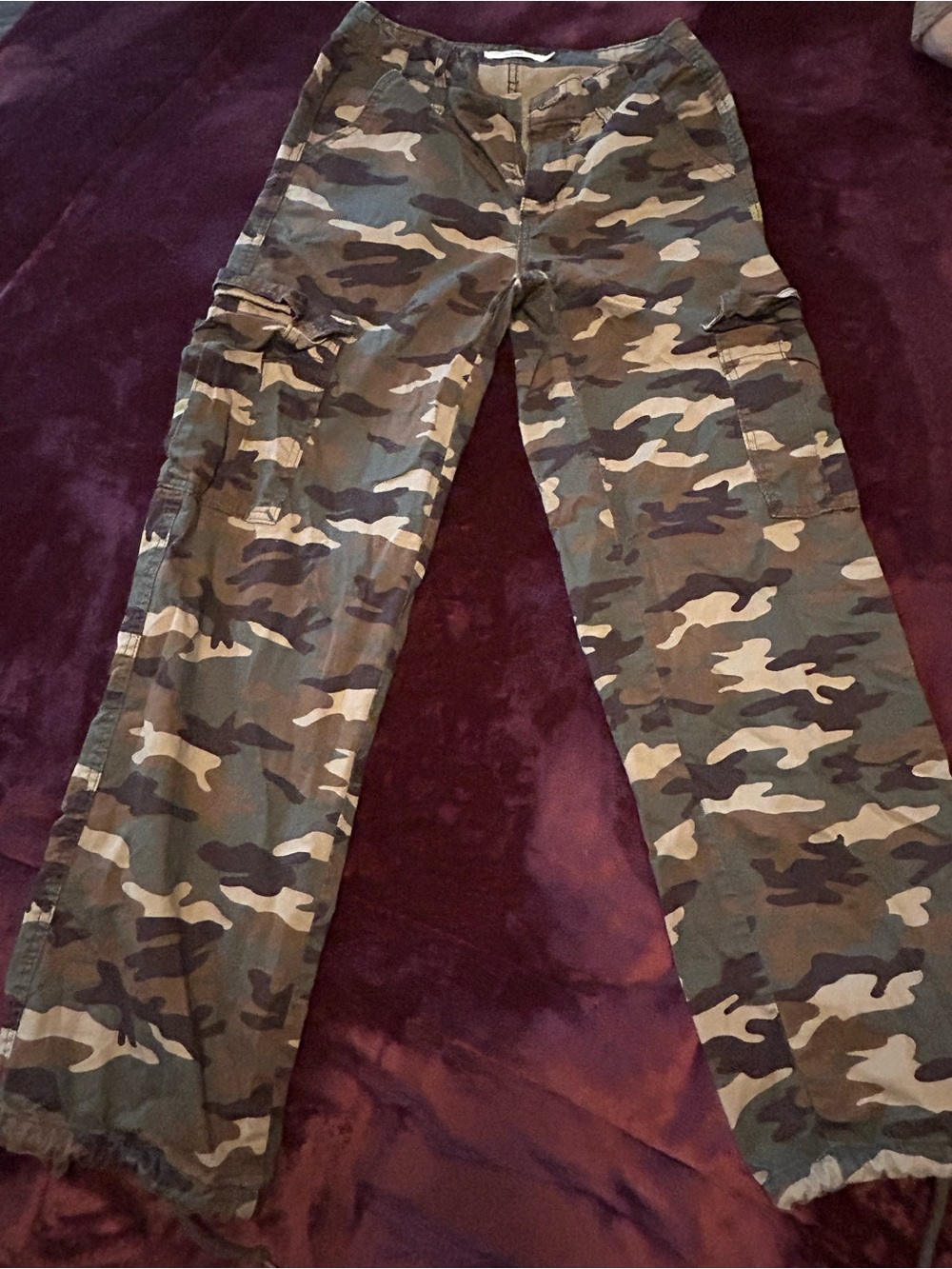 Levi's Camo Cargo Pants in Green and Brown - Picture 2 of 8